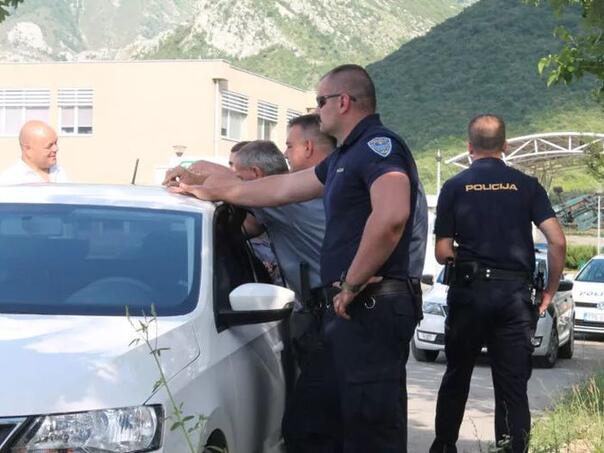 Policija u Mostaru od muškarca oduzela drogu, oružje i municiju