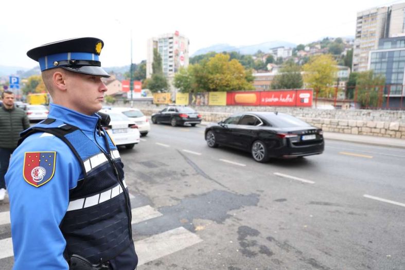 Policija u Sarajevu u jednom danu izrekla 1.858 kazni