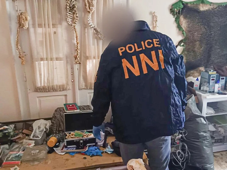 Policija u stanu bolničara pronašla ljudske lobanje, mozak i druge ostatke