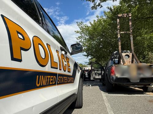 Policija u Washingtonu uhapsila muškarca koji je prevozio giljotinu