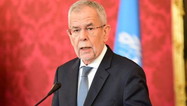 Policija uhvatila austrijskog predsjednika kako krši policijski sat