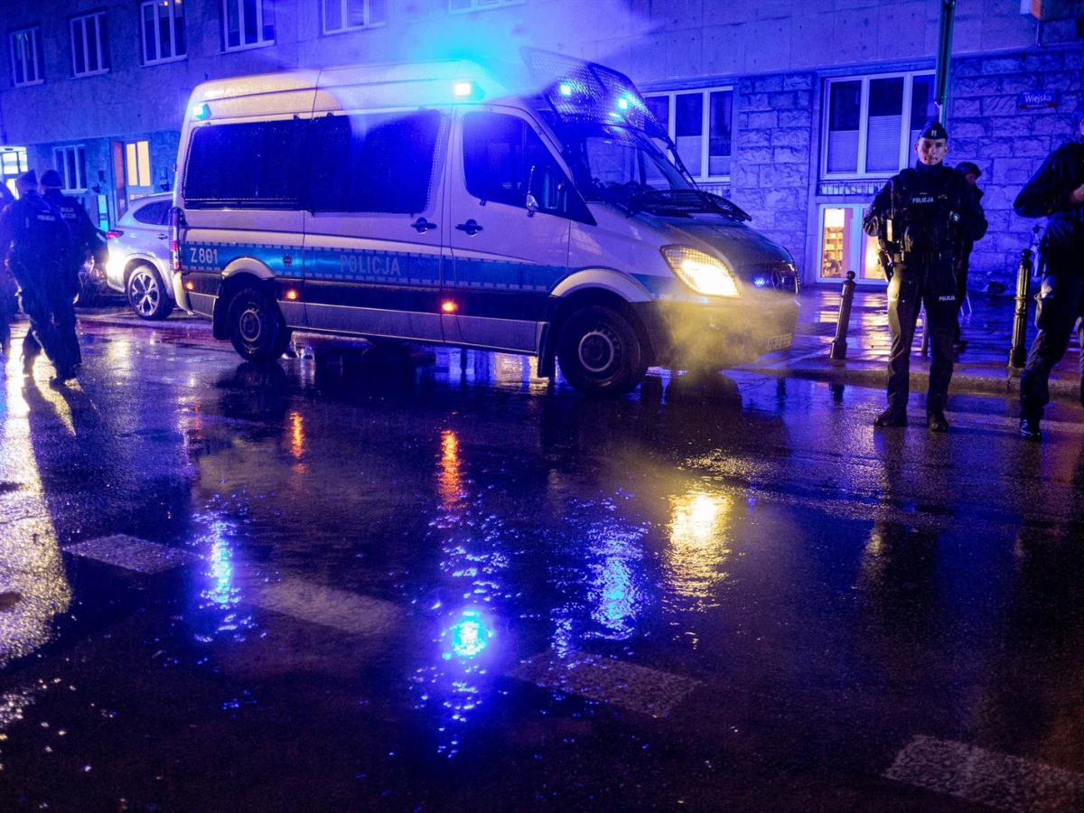 Policija upala u Ustavni sud, predsjednik Poljske okrenuo avion