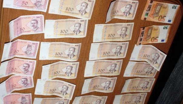 Policija zaplijenila drogu, oružje i novac u pretresima širom TK