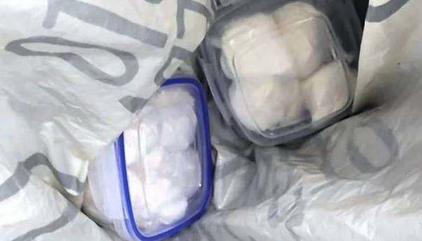 Policija zaplijenila drogu u pretresima u Gračanici i Lukavcu