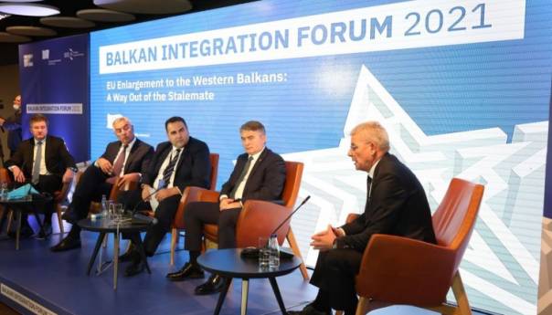 Politika dvostrukih standarda sve više uzima maha