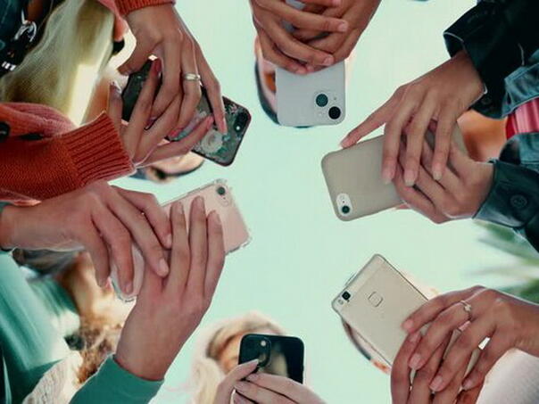 Poljska zabranjuje telefone u školama za maloljetnike