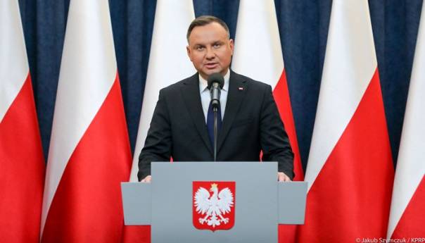 Poljski predsjednik predložio zabranu za istospolne parove da usvajaju djecu