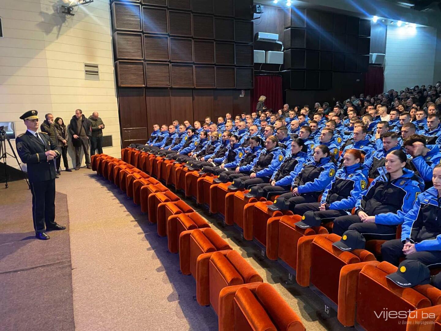 Položili zakletvu: MUP TK zaposlio 99 novih policajaca