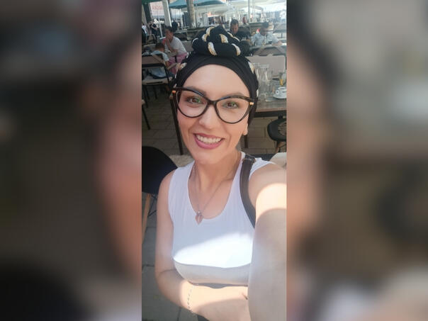 Pomozimo samohranoj majci Đeniti da dobije bitku protiv raka