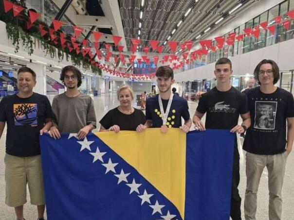 Ponos BiH: Mladi informatičari briljirali u Uzbekistanu