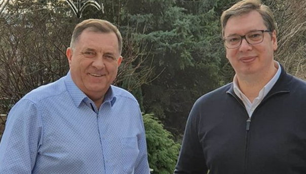 Ponovo se sastali: Vučić i Dodik u nedeljnoj šetnji