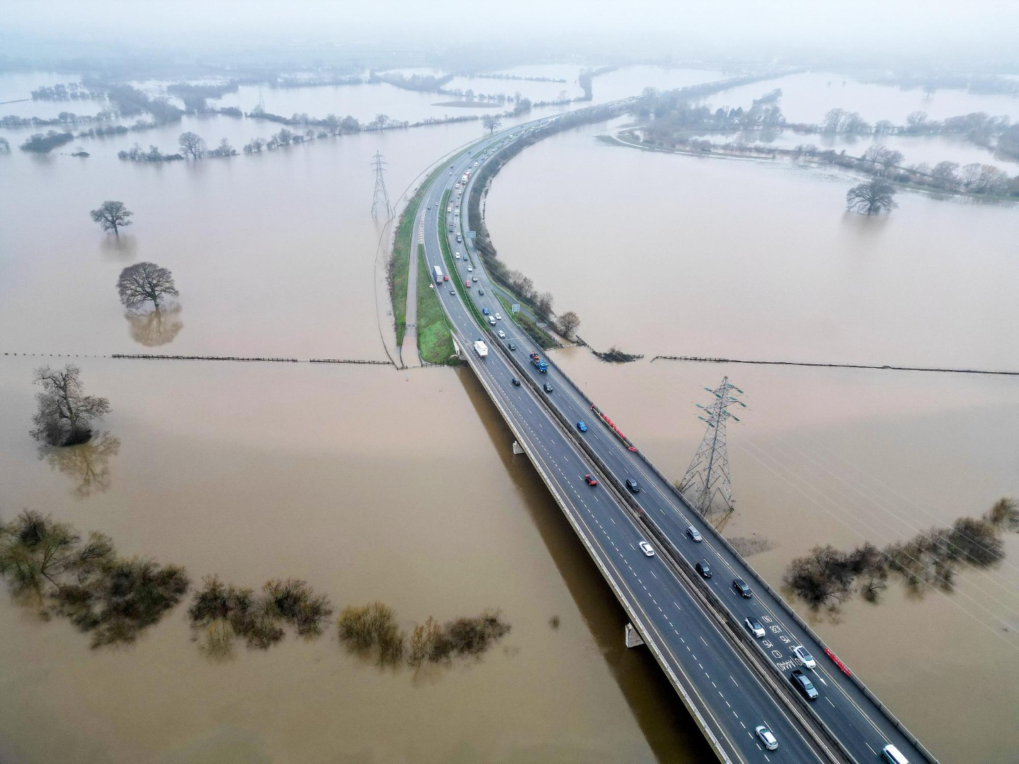 Poplave širom Velike Britanije, kiša ne prestaje već 40 dana