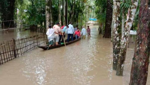 Poplave u Indiji, više od milion ljudi napustilo domove