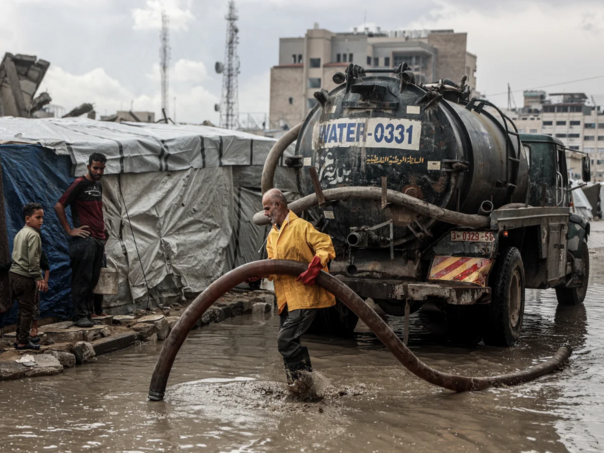 Poplavljeni šatori raseljenih palestinskih porodica u Gazi
