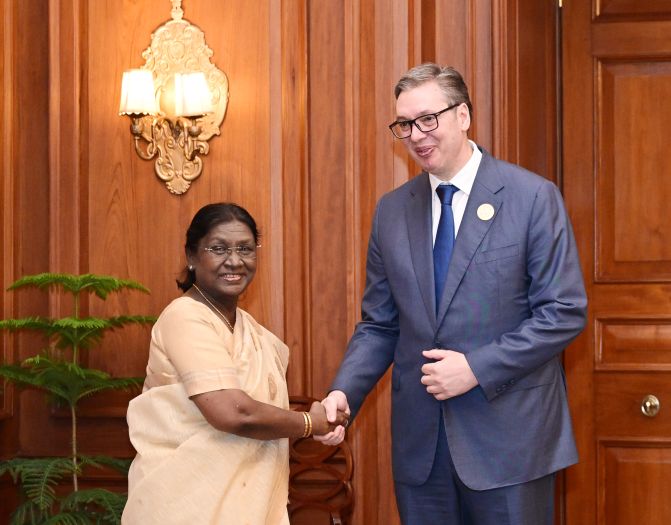 Poslanik CDU: Vučić je Janus s dva lica