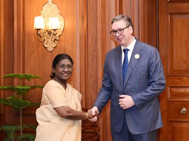 Poslanik CDU: Vučić je Janus s dva lica