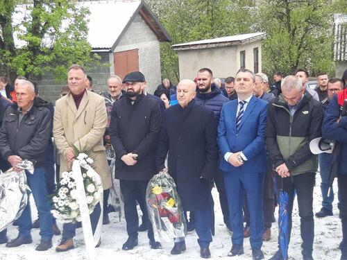 Postavljen kamen temeljac za spomen obilježje ubijenim pripadnicima ARBiH i logorašima Sovića
