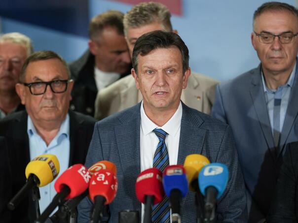 Posvađani SDS naredne sedmice o krahu: Na pomolu "tektonske promjene"