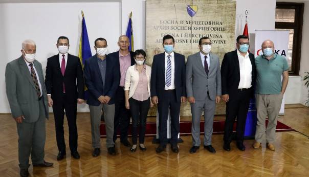 Potpisan sporazum o preuzimanju sedam skenera za arhive u BiH
