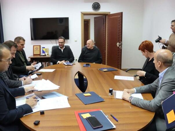 Potpisani sporazumi sa osam javnih komunalnih preduzeća u KS