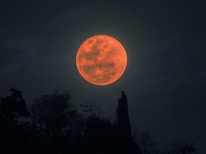 Potpuno pomračenje Mjeseca u utorak