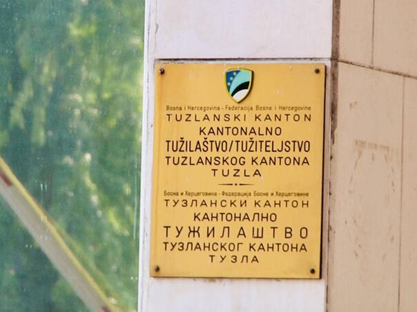 Potvrđena optužnica u Tuzli: Isplaćivali radnicima keš i utajili 190.000 KM