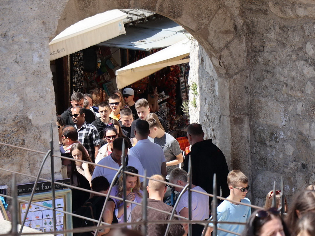 Turistkinja iz SAD-a opljačkana u Mostaru: Tri žene u pritvoru