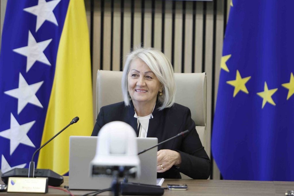 Povećana osnovica plate za državne službenike