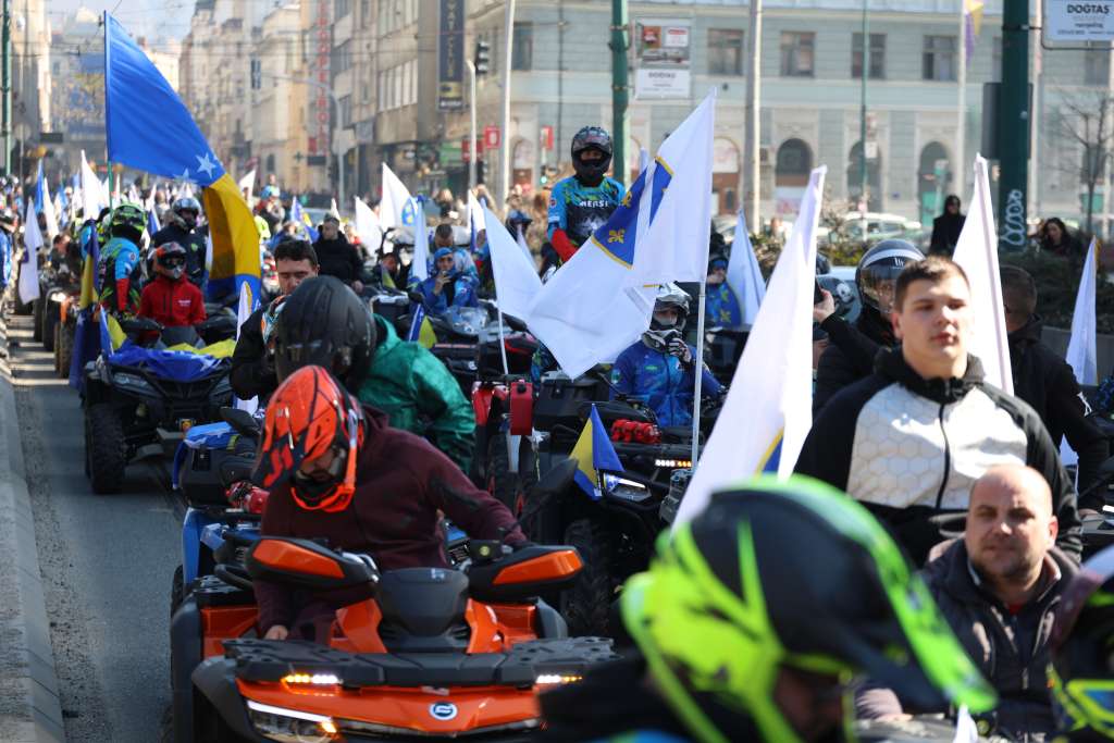 Povodom Dana nezavisnosti BiH: Veliki defile kvadova kroz Sarajevo