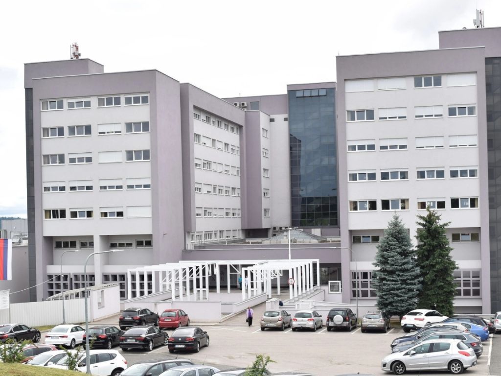 Povrijeđeni radnik iz Gacka prebačen helikopterom u UKC