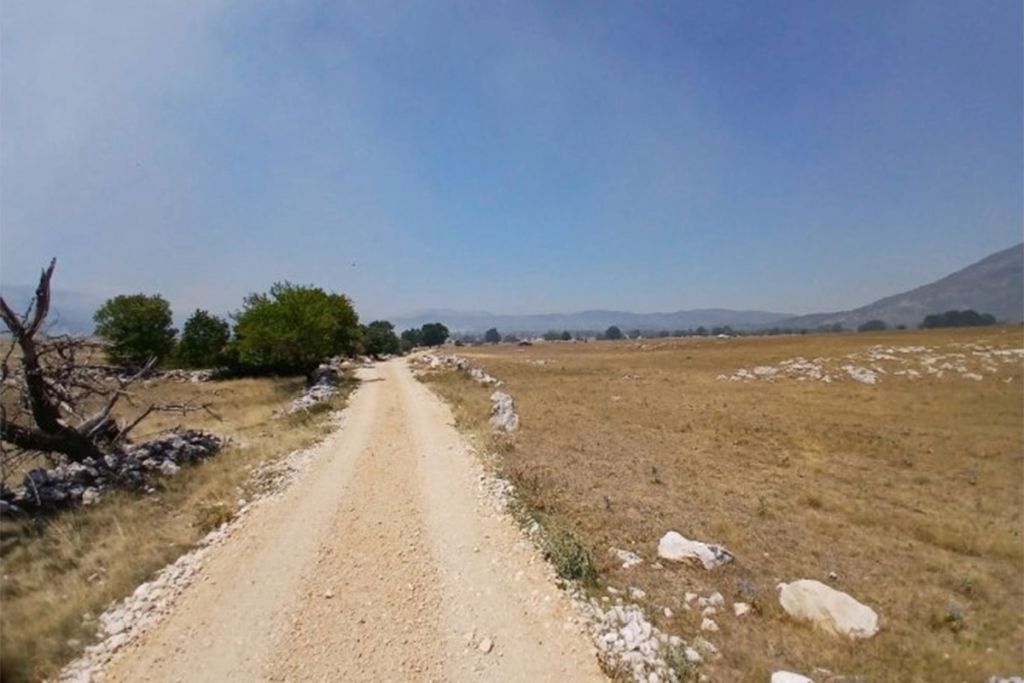 Požar bukti na drugom kraju Hercegovine: Vatrogasci brane kolibe sa stokom