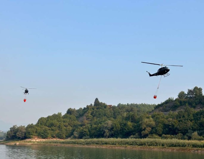 Požar kod Jajca krenuo prema minama, helikopter morao prekinuti gašenje