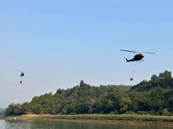 Požar kod Jajca krenuo prema minama, helikopter morao prekinuti gašenje
