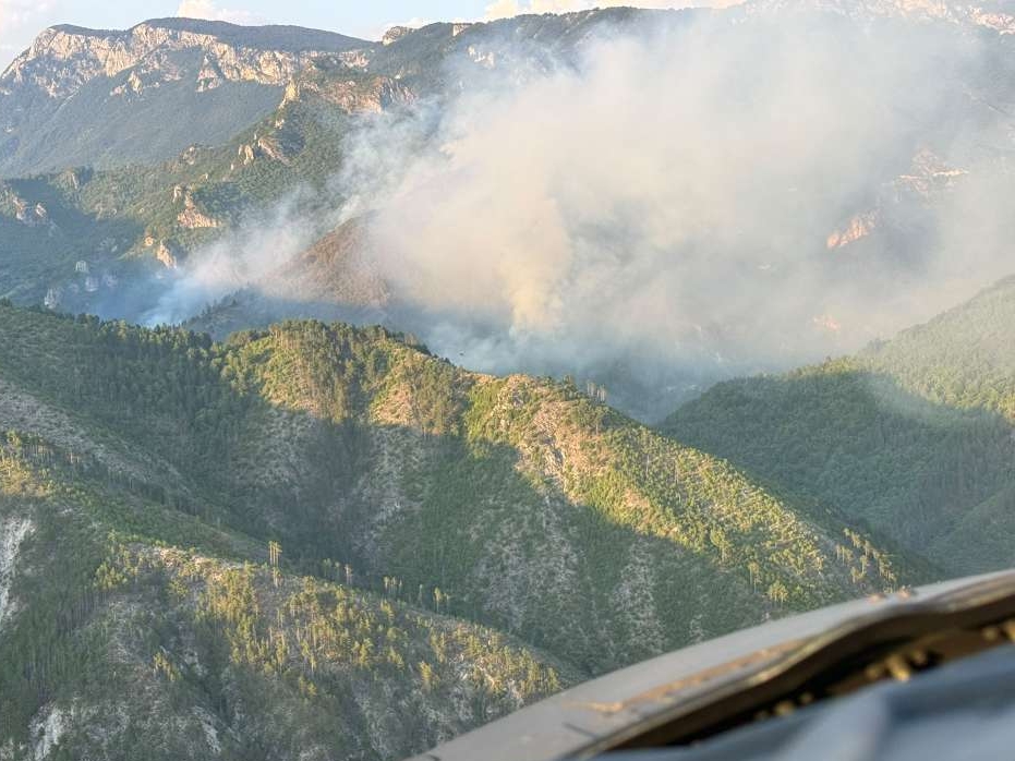 Požar kod Konjica ponovno se aktivirao, širi se prema selu Brđani