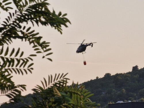 Požar kod Trebinja: Aktiviralo se minsko polje, u pomoć stigao i helikopeter