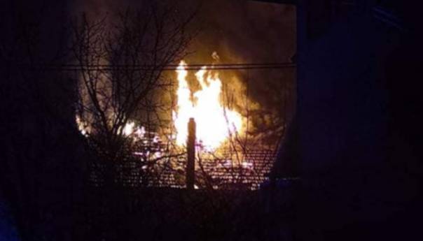 Požar kod Živinica: Vatrena stihija gutala krov na porodičnoj kući