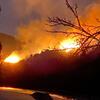 Požar koji je u petak izbio iznad naselja Vesela u Bugojnu širi se prema Kupresu