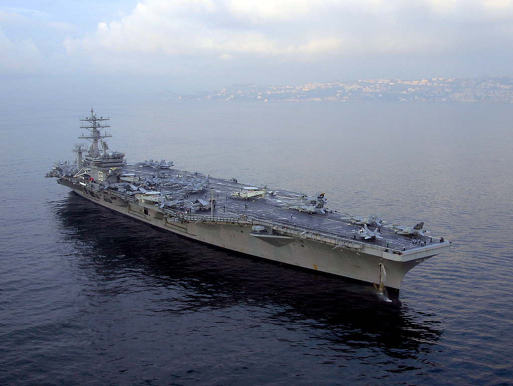 Požar na američkom nosaču aviona