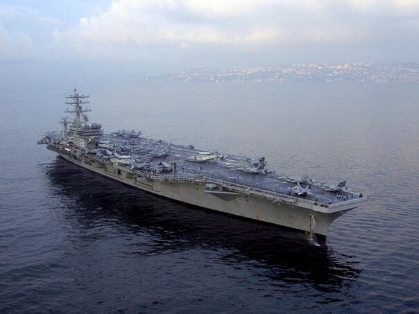 Požar na američkom nosaču aviona