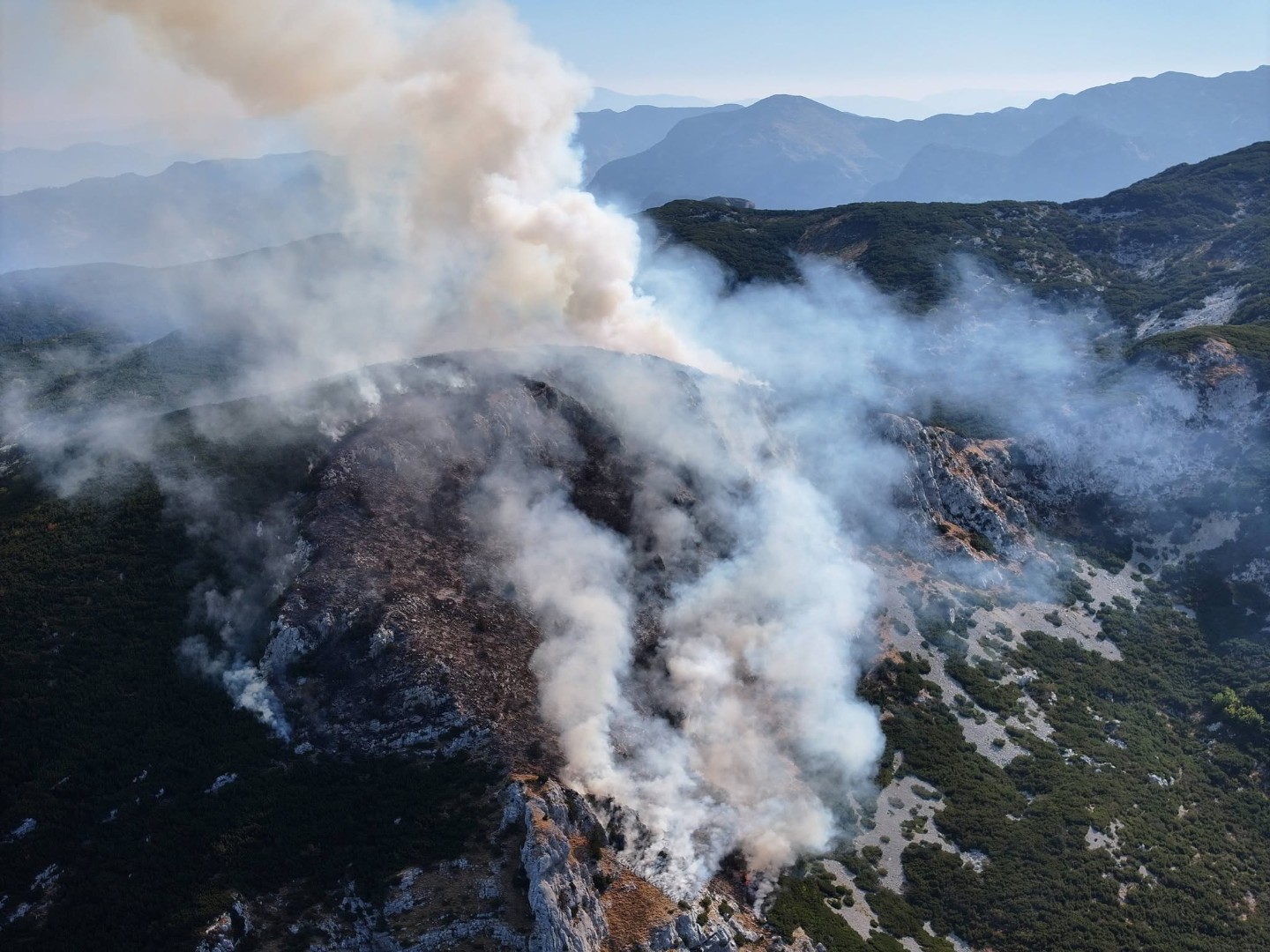 Požar na Čvrsnici izmiče kontroli, zatražena pomoć iz Hrvatske