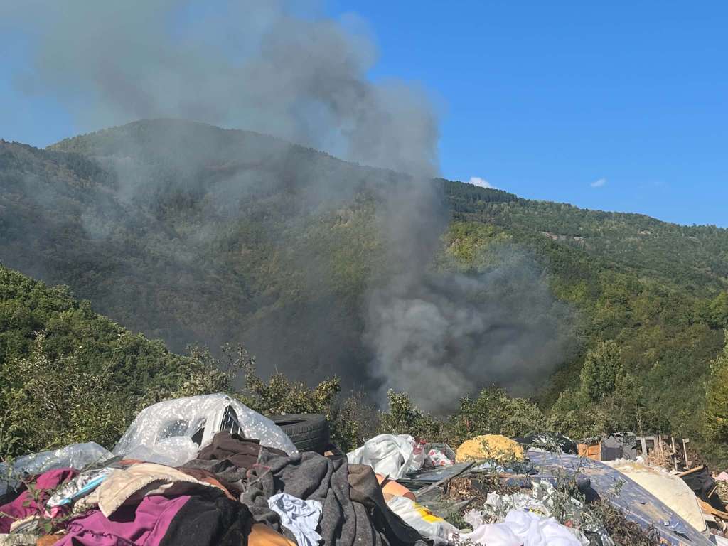 Požar na deponiji Šišeta za sada pod kontrolom, situacija ozbiljna