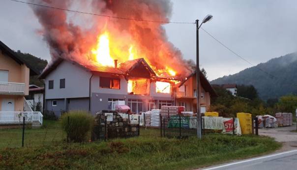 Požar na objektu privatne firme u Novoj Kasabi