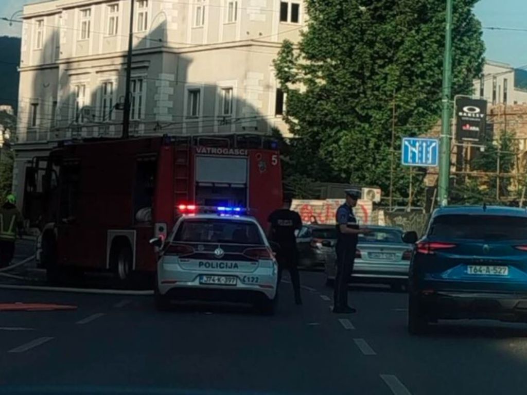 Požar u centru Sarajeva: Vatra zahvatila balkon stana