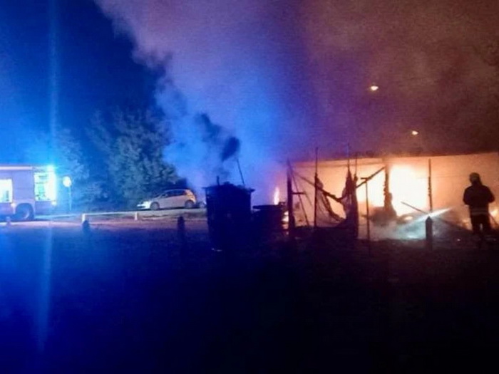 Požar u dvorištu teslićkog odbornika, izgorjeli automobil i garaža