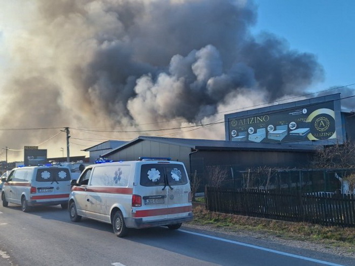 Požar u fabrici namještaja u Bukviku, ima povrijeđenih