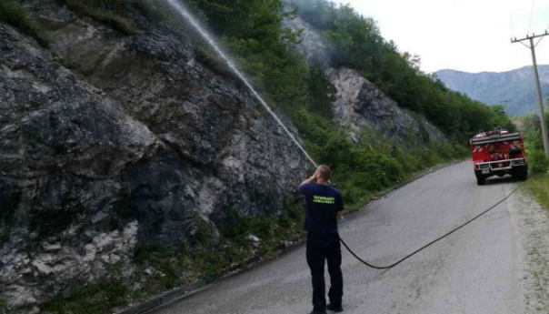 Požare u Konjicu gasio i helikopter OS BiH, ali je  situacija i dalje teška