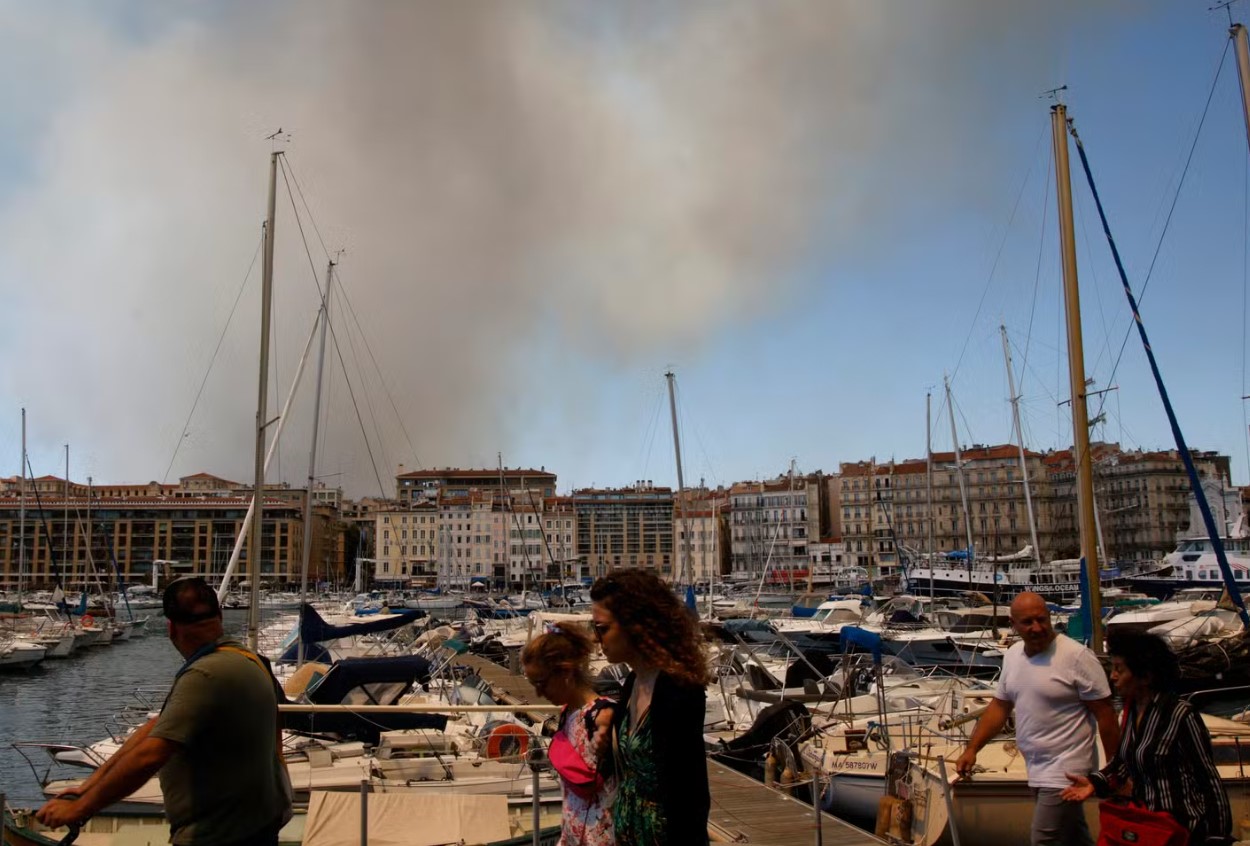 Požari stigli i do Marseillea, više od 100 ljudi povrijeđeno