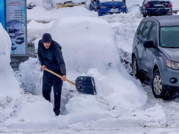 Poziv za čišćenje snijega u Sarajevu: Prijavilo se samo 10 radnika, sedam odustalo