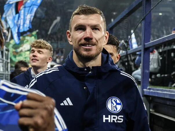 Poznati detalji: Schalke ponudio novi ugovor Džeki