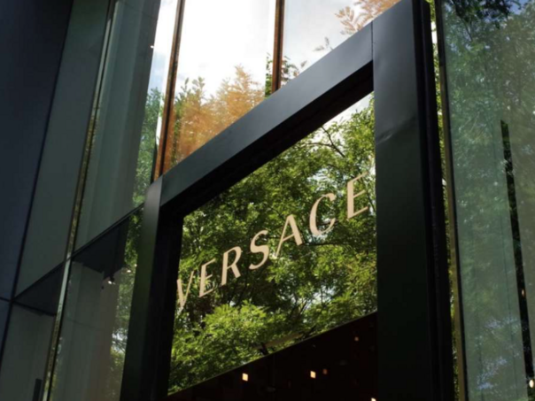 Prada završava akviziciju blještavog konkurenta Versacea